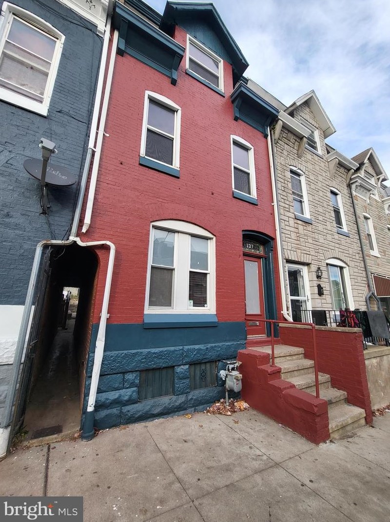 137 Walnut St, Reading, PA 19607-2621