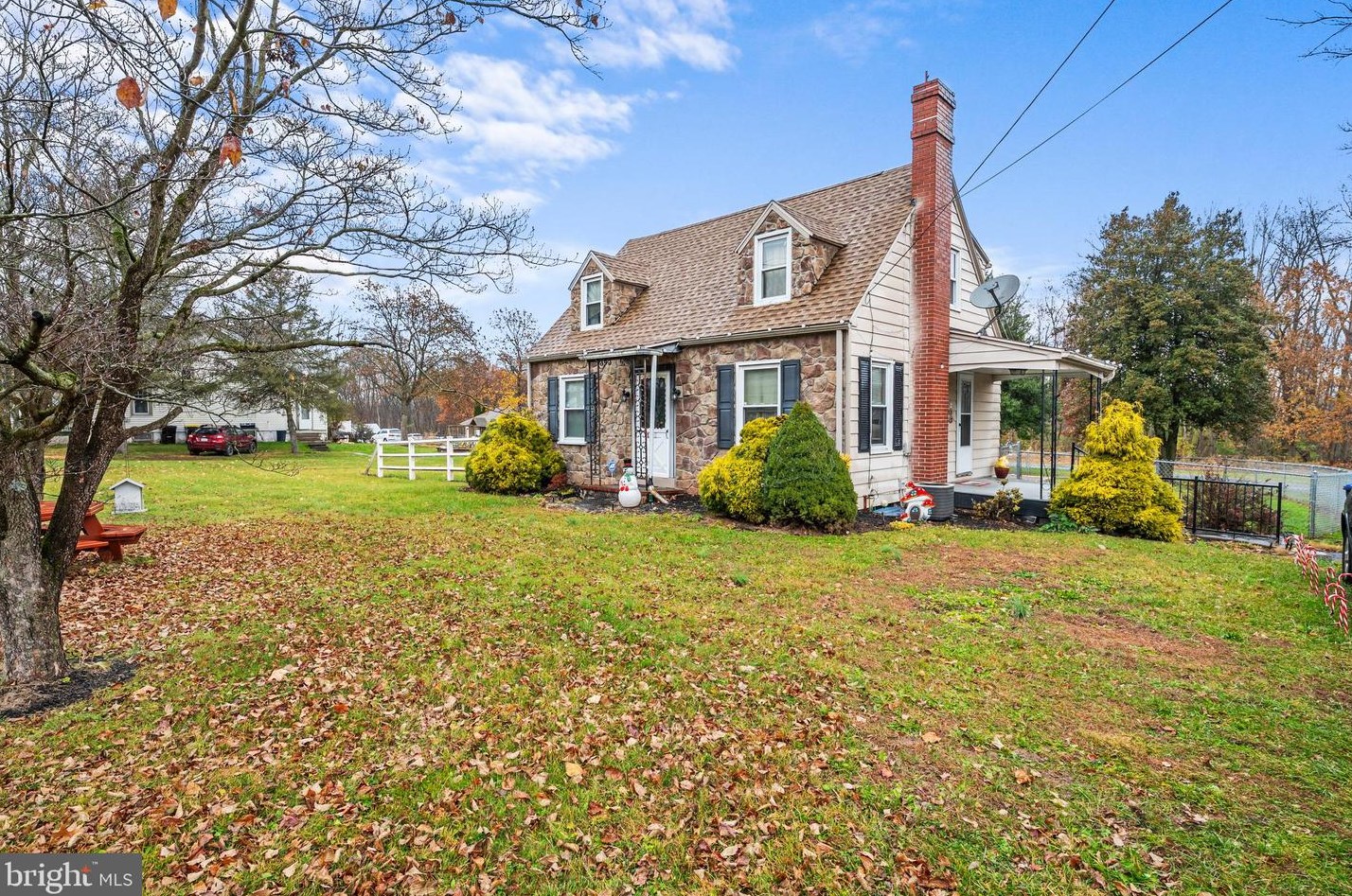 1127 E Main St, Douglassville, PA 19518