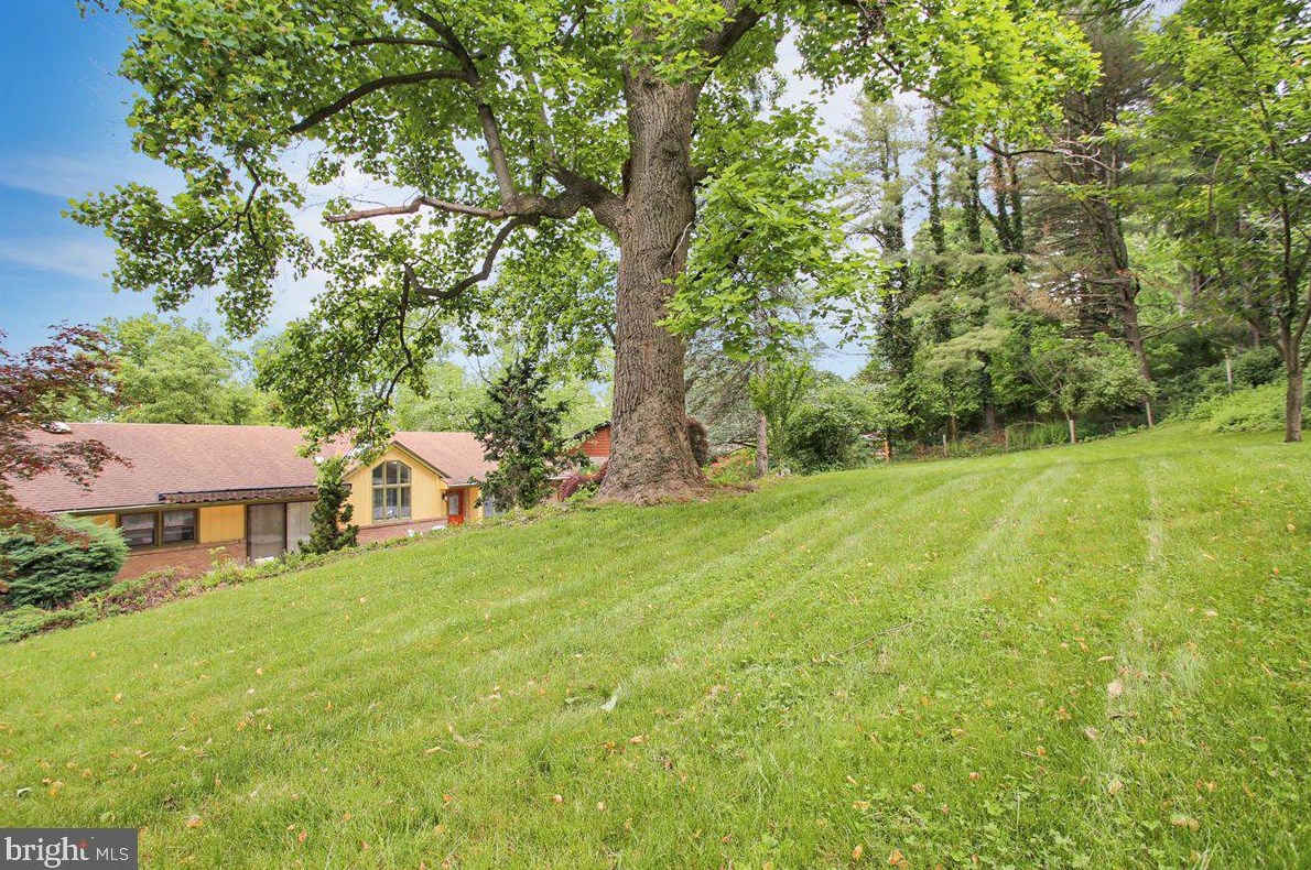 1835 Lorraine Rd, Reading PA  19604-1637 exterior