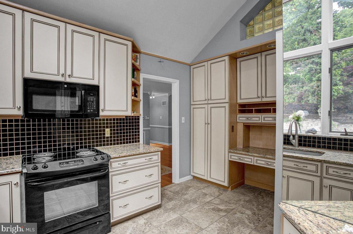 1835 Lorraine Rd, Reading PA  19604-1637 exterior