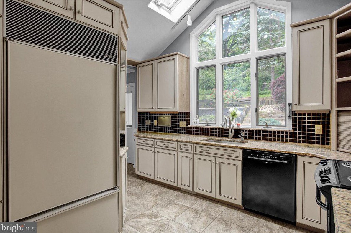 1835 Lorraine Rd, Reading PA  19604-1637 exterior