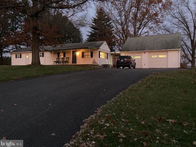1741 County Line Rd, Bechtelsville, PA 19505
