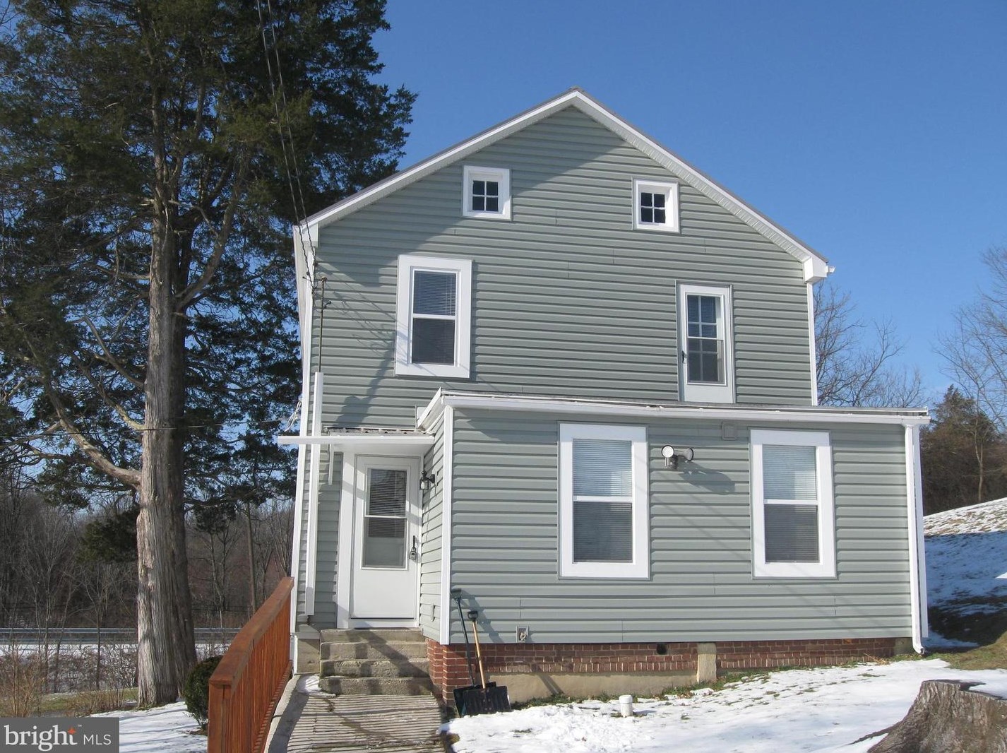 5 S Old Bernville Rd, New Schaefferstown, PA 19506