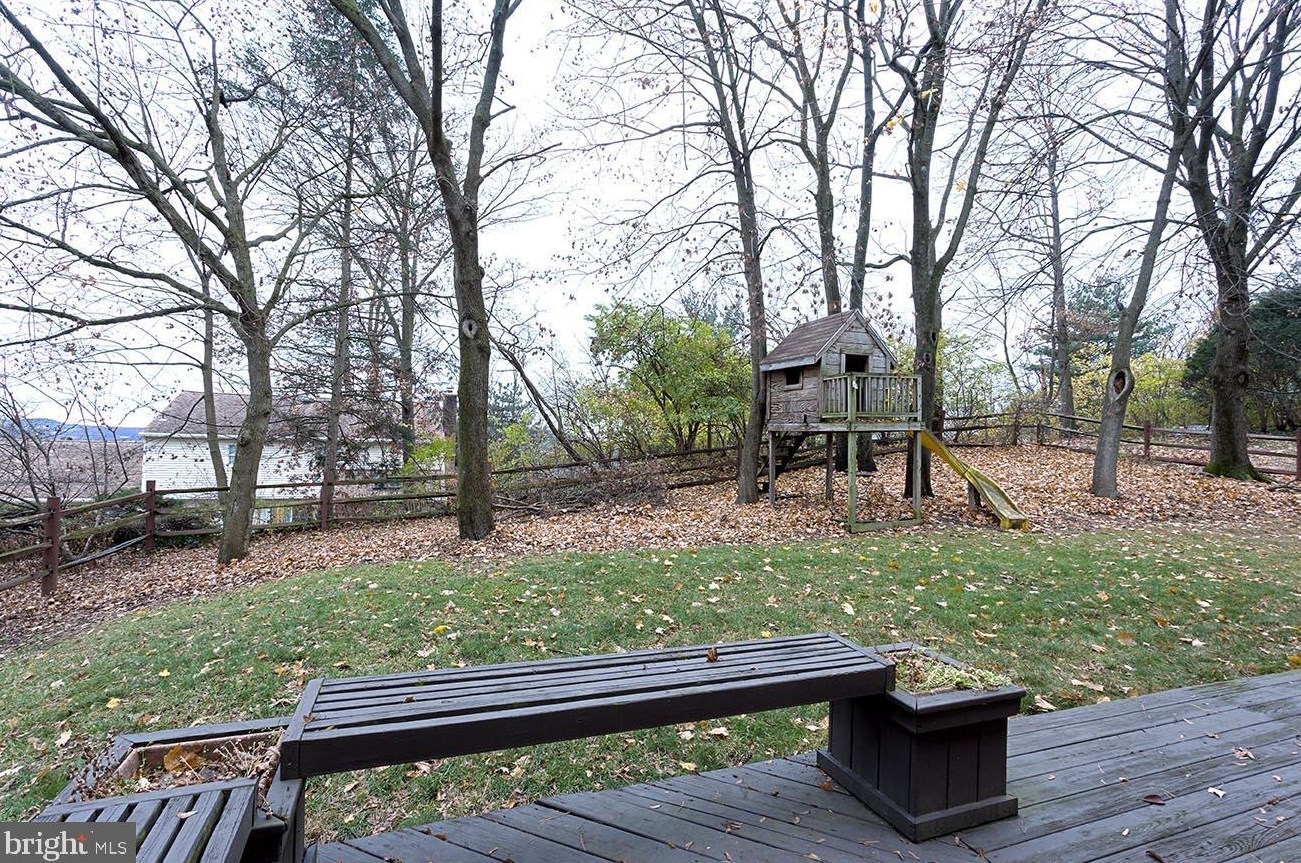 12 Estates Dr, Reading PA  19606-9595 exterior
