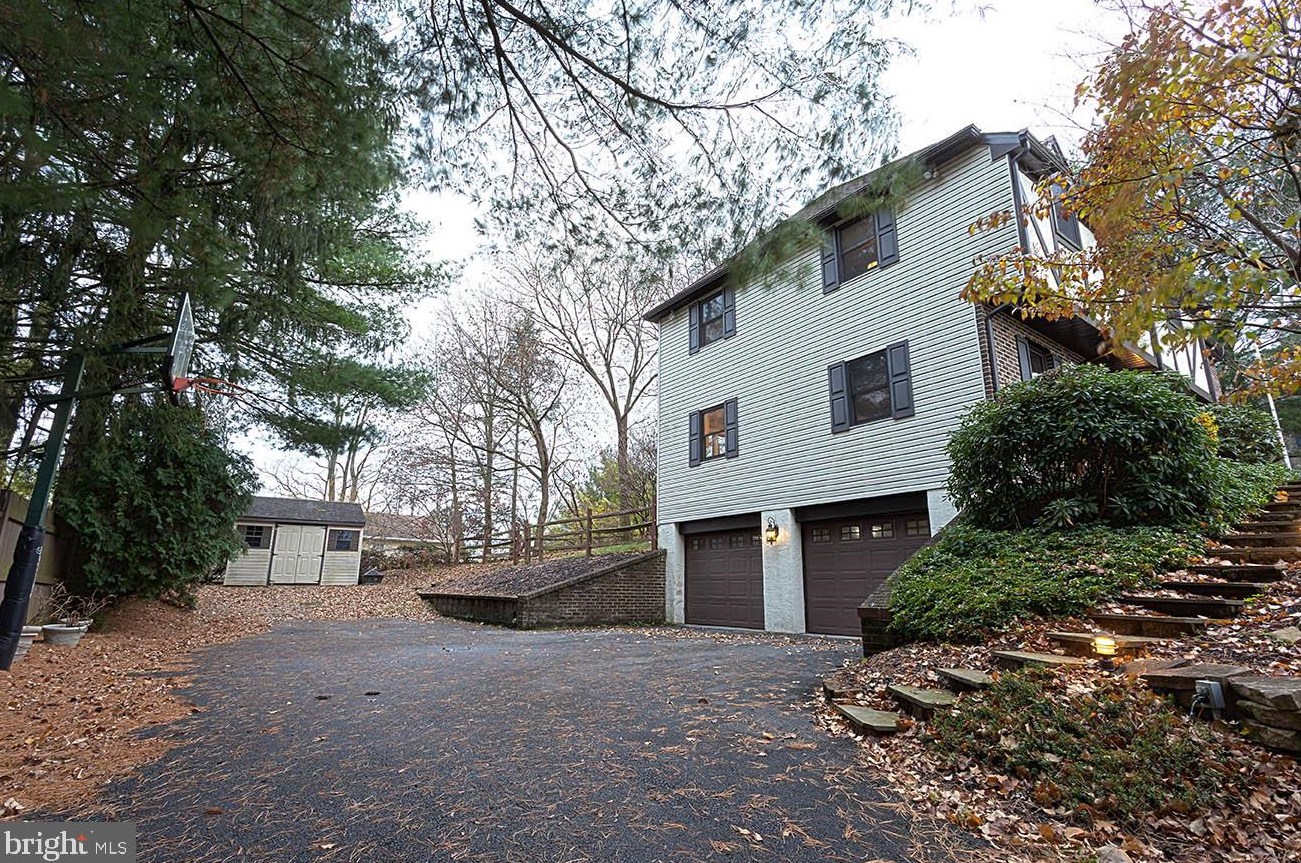 12 Estates Dr, Reading PA  19606-9595 exterior