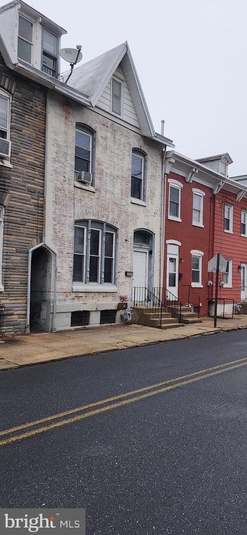 1721 Cotton St, Reading, PA 19606-2618