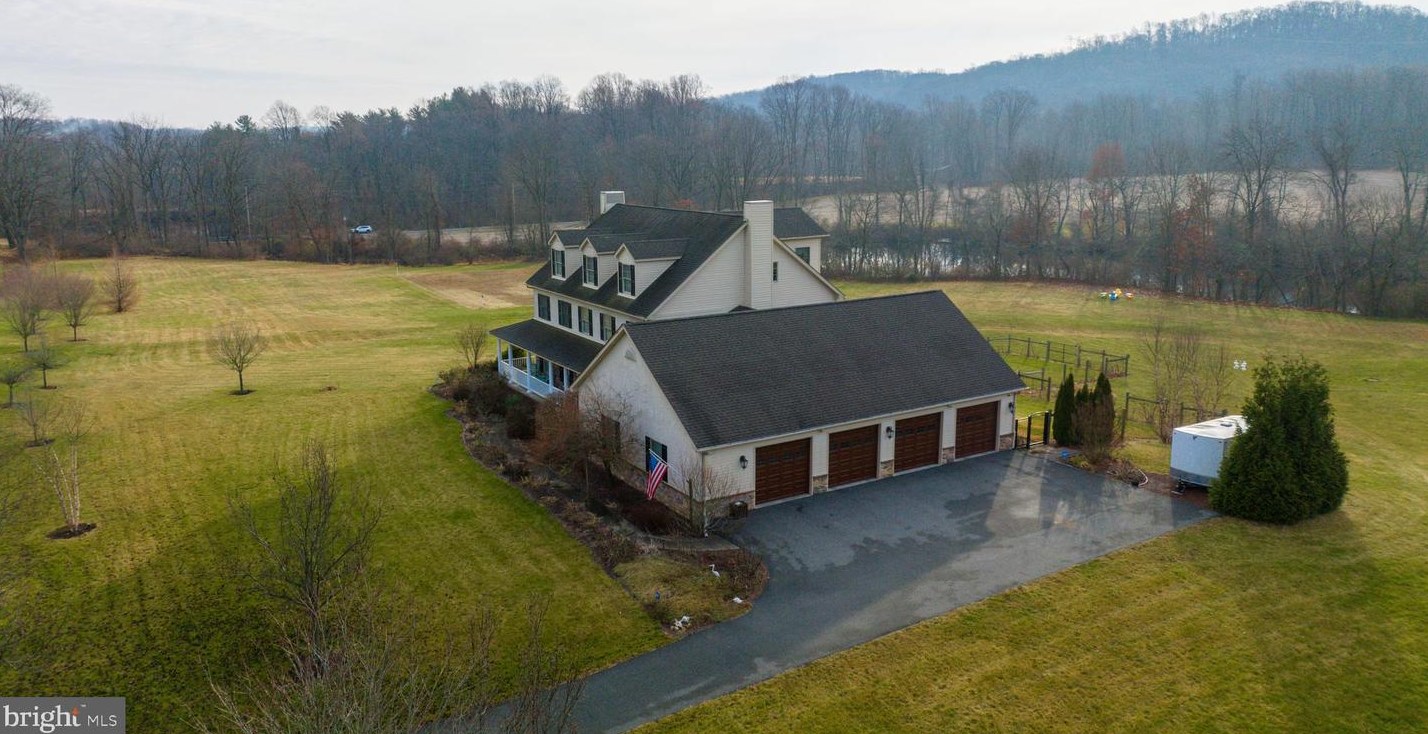 450 Home Rd, Mertztown, PA 19539