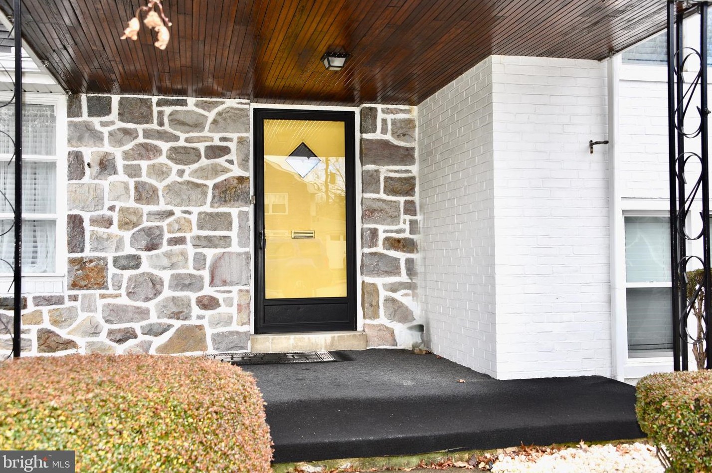 2304 Bressler Dr, Reading, PA 19609-1141