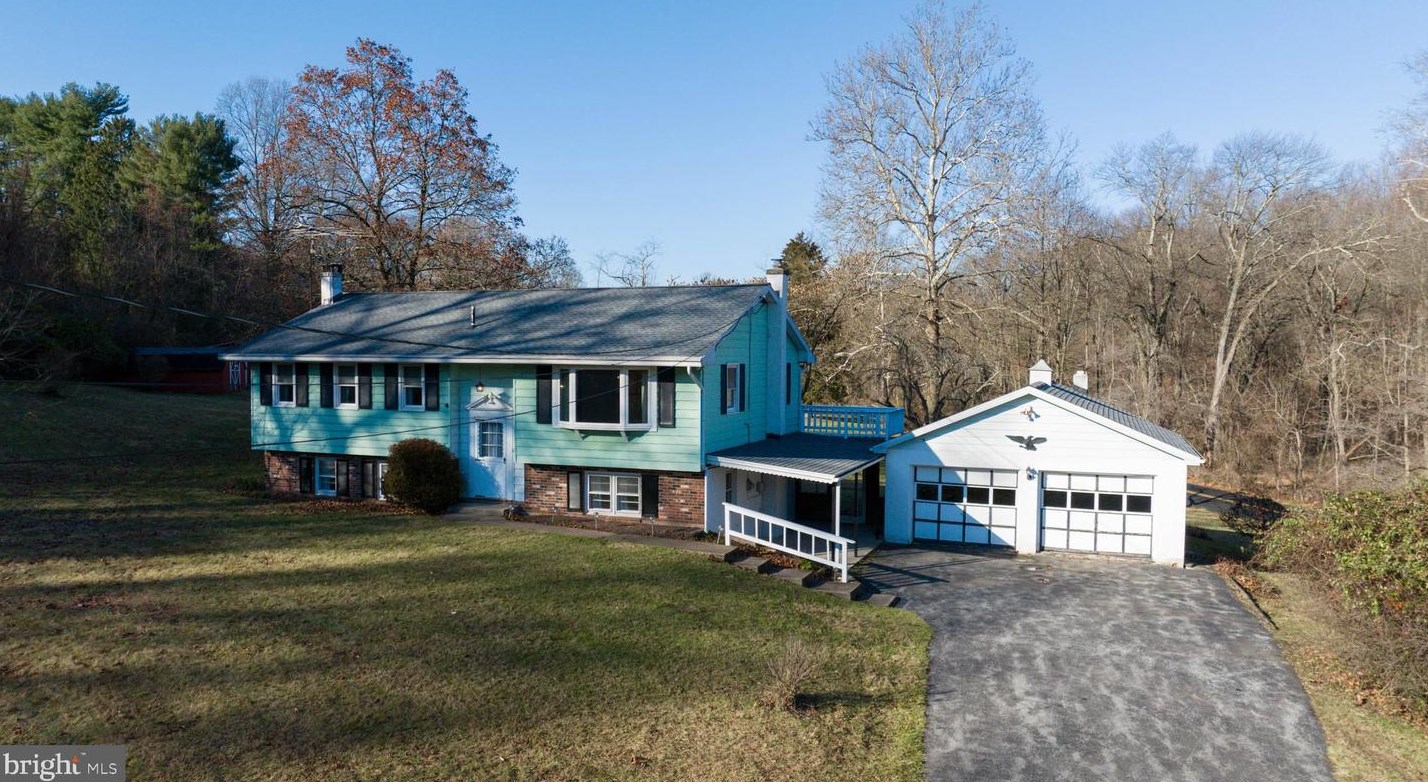 66 Center Rd, Douglassville, PA 19518-9316