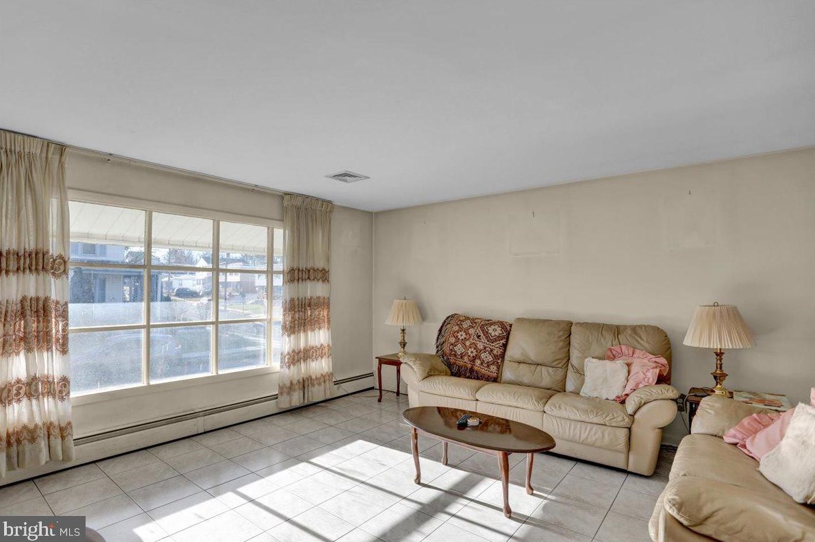 1501 County St, Reading, PA 19605