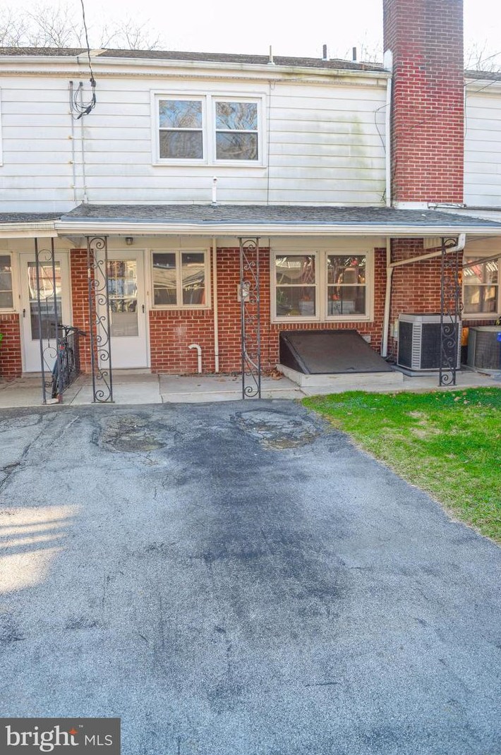 302 Playground Dr, Reading PA  19611-1526 exterior