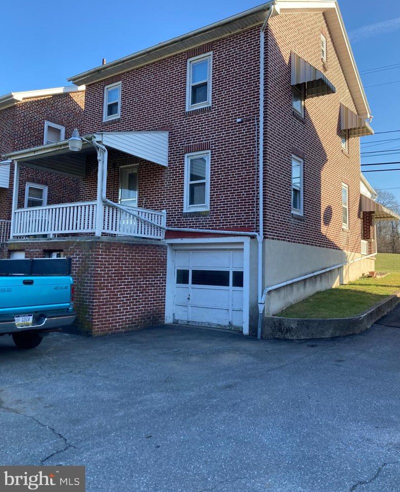 973 Fritztown Rd, Reading PA  19608-9356 exterior