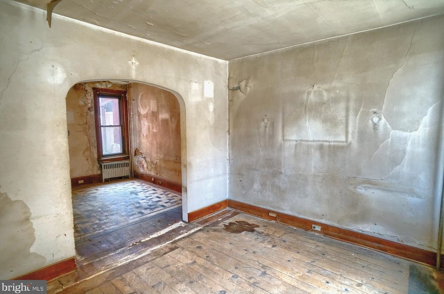 137 Lemon St, Reading, PA 19602-1621