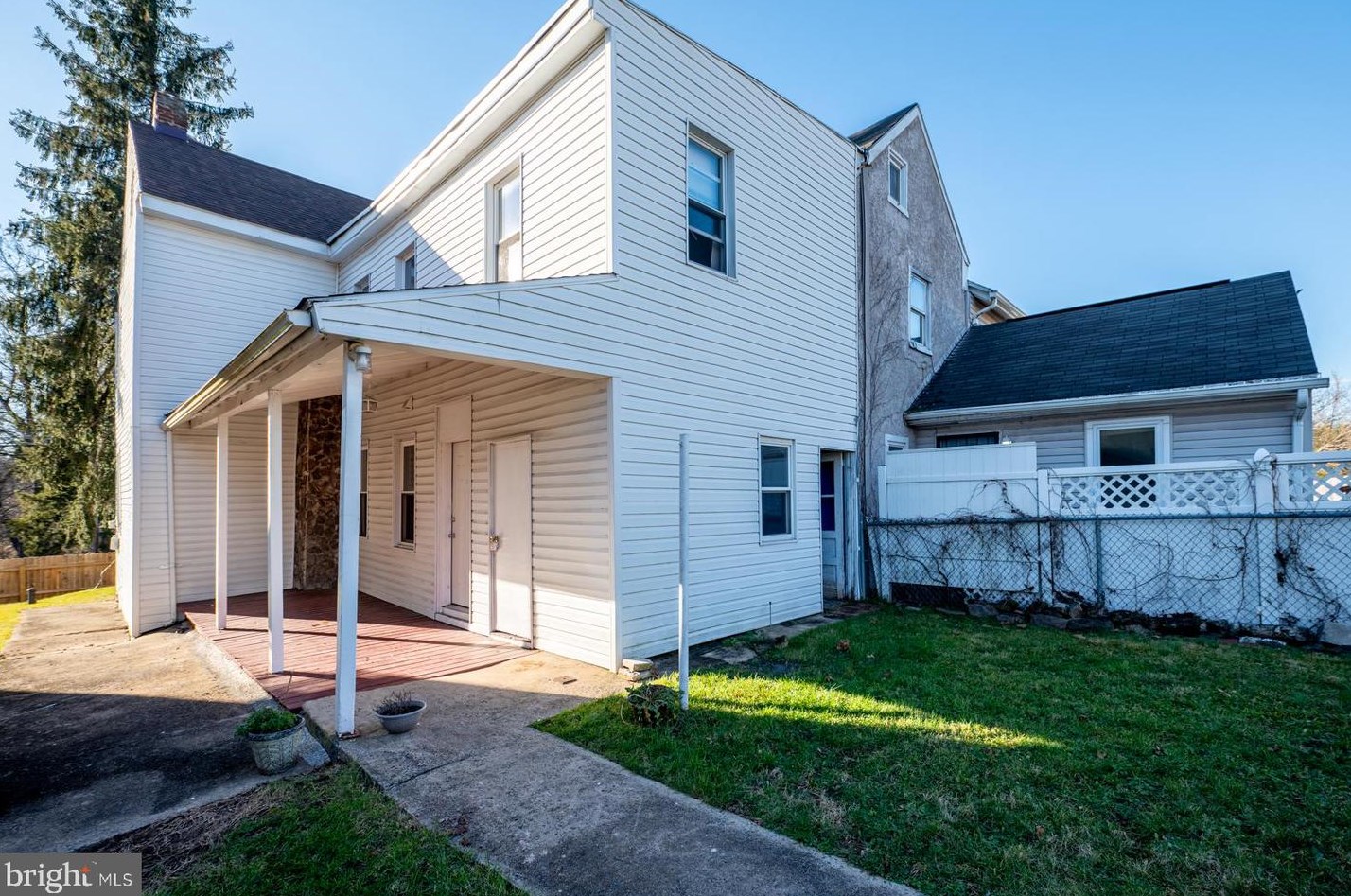 1209 E Ben Franklin Hwy, Douglassville, PA 19518