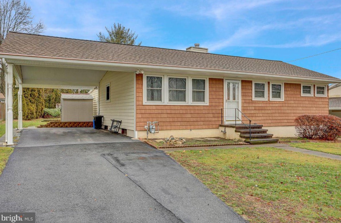 204 Wood Ln, Reading, PA 19606-2449