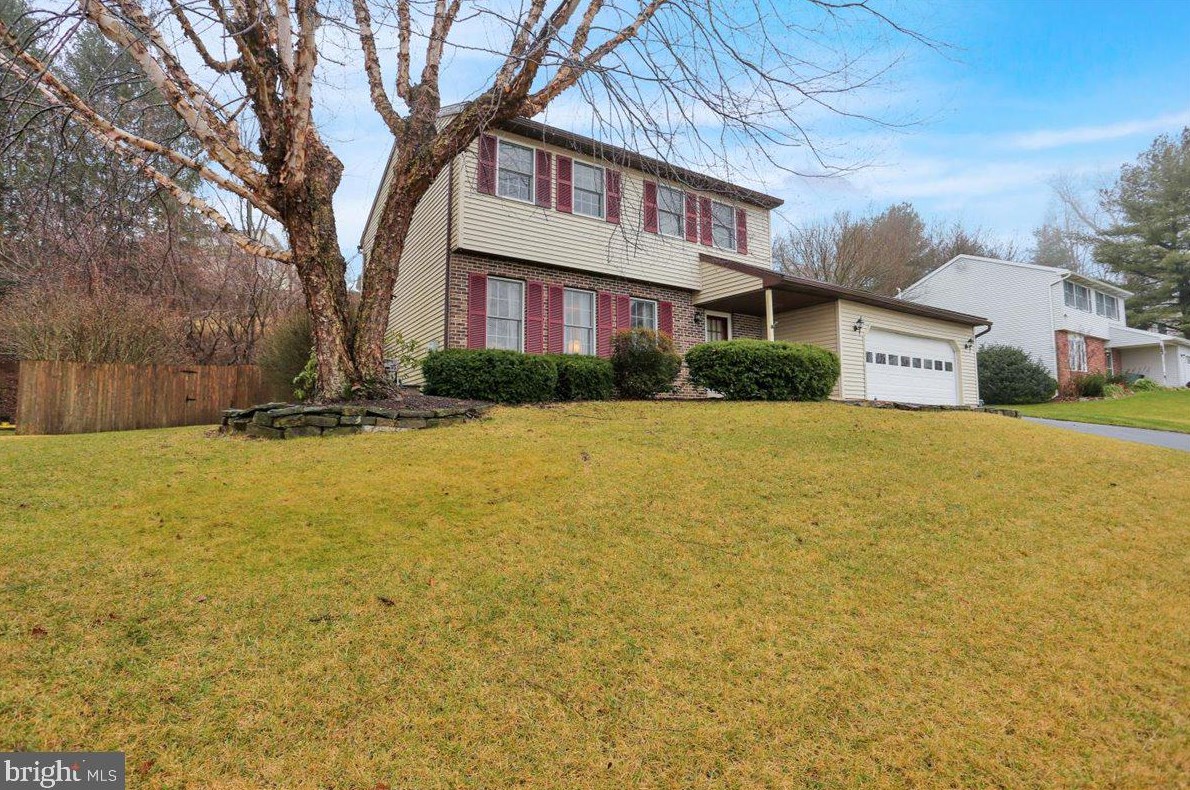 52 Sage Dr, Reading, PA 19608-9567