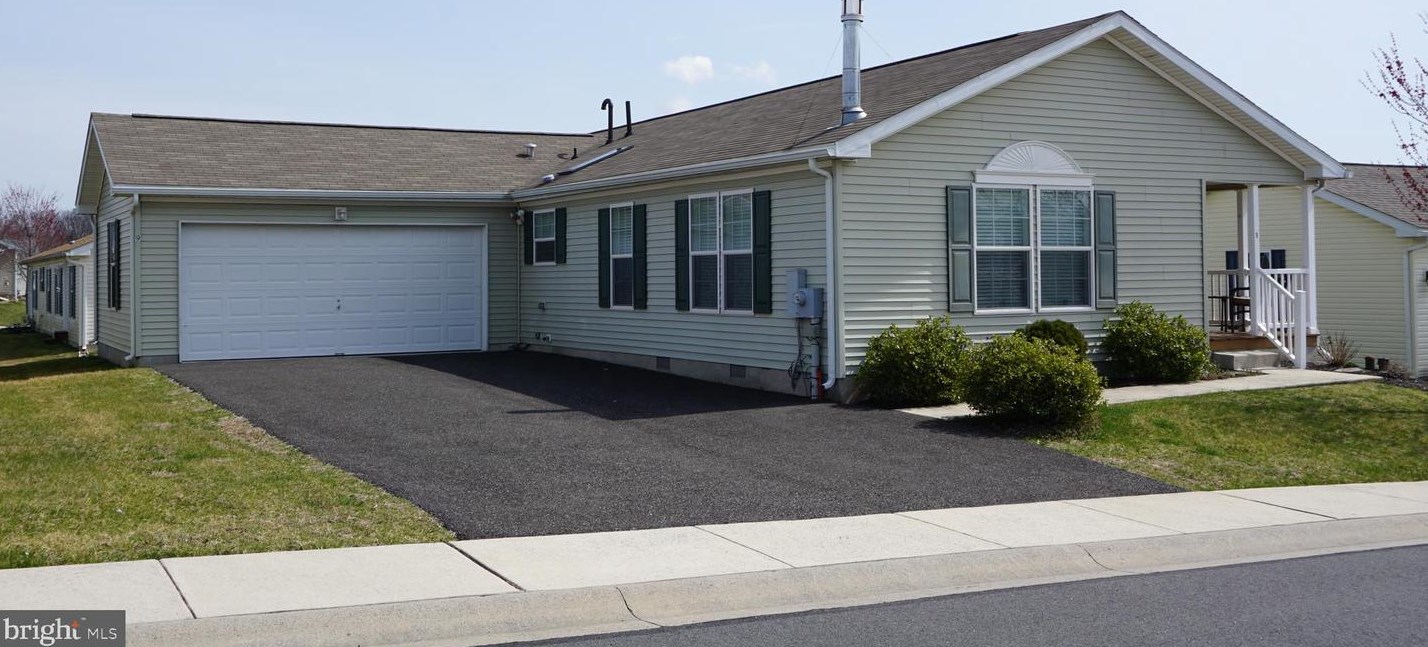 9 Middlemarch Rd, Douglassville, PA 19518