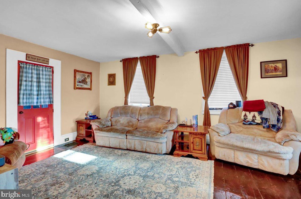 1803 Weavertown Rd, Douglassville, PA 19518