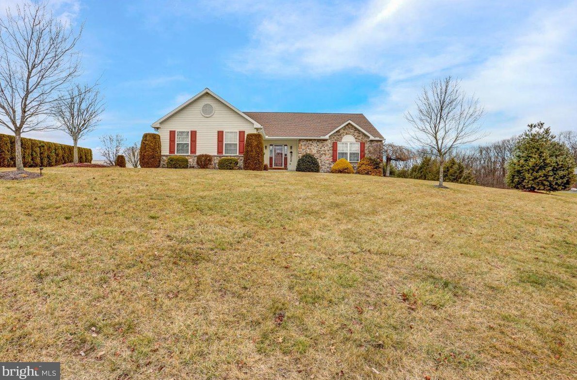 641 Eagleview Dr, Centre, PA 19541
