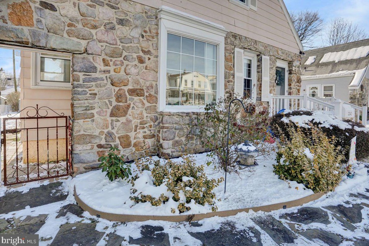 2242 Cleveland Ave, Reading, PA 19609-2043