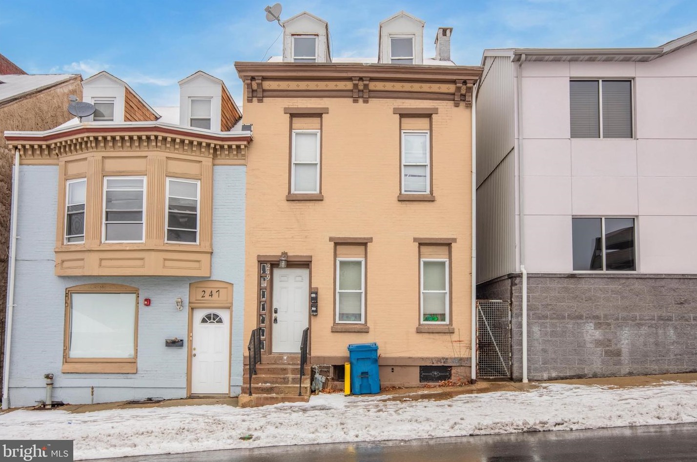 249 Washington St, Reading, PA 19601-4066
