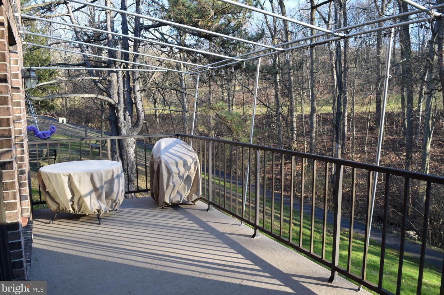 101 Burning Tree Ln, Reading PA  19607-3404 exterior