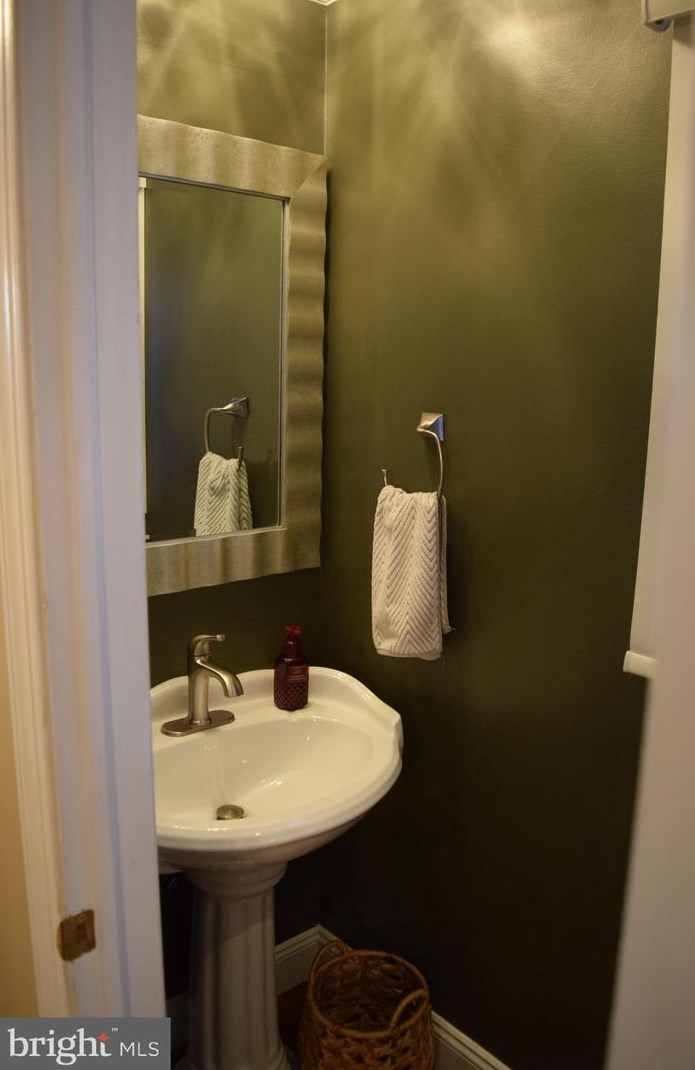 101 Burning Tree Ln, Reading PA  19607-3404 exterior