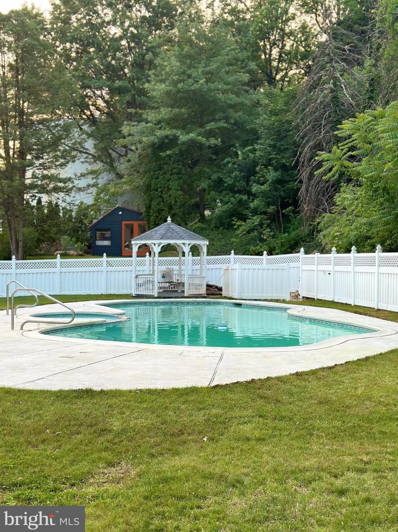 89 Wyomissing Hills Blvd, Reading PA  19609-1775 exterior