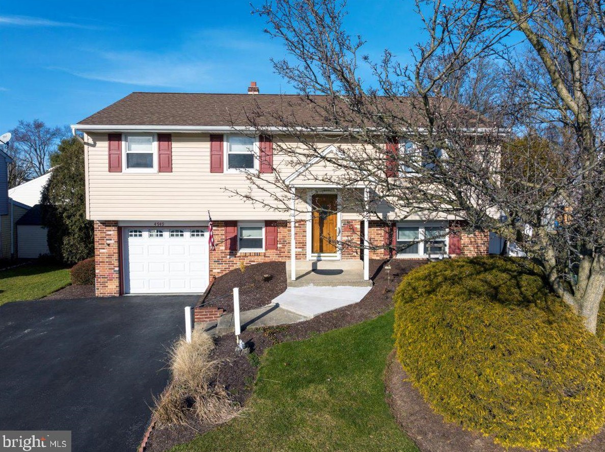 4949 Apple Dr, Reading, PA 19606-3486