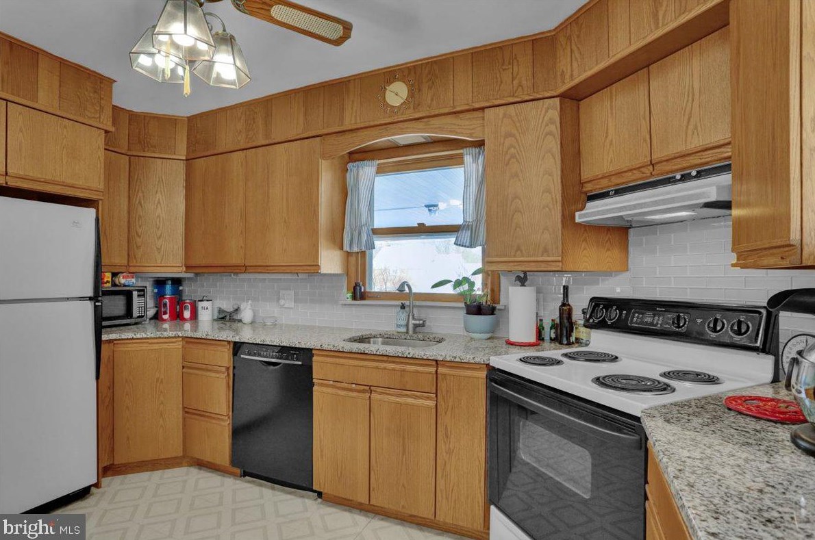 501 Dorchester Ave, Reading PA  19609-2322 exterior