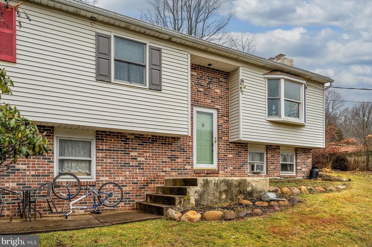 565 Hill Church Rd, Spangsville, PA 19512