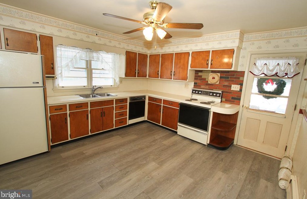 90 Henry Ave, Spangsville, PA 19512
