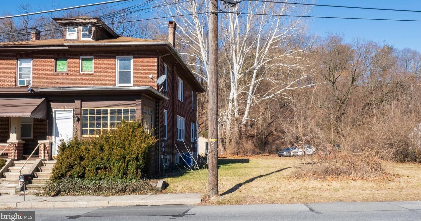 133 Spring Valley Rd, Reading, PA 19605-2741