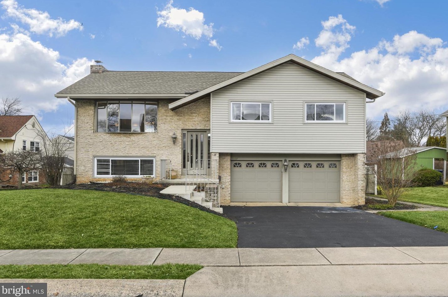1407 Dogwood Dr, Reading, PA 19609-1011