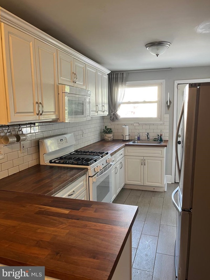 2209 Woodvale Ave, Reading, PA 19606