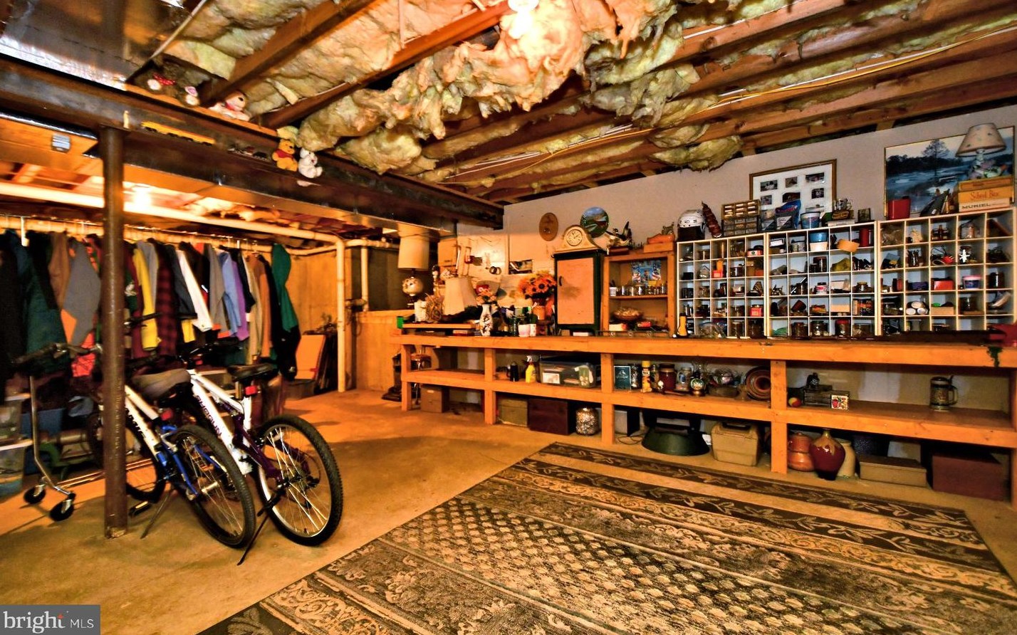 8 Country Ln, Douglassville PA  19518-9627 exterior