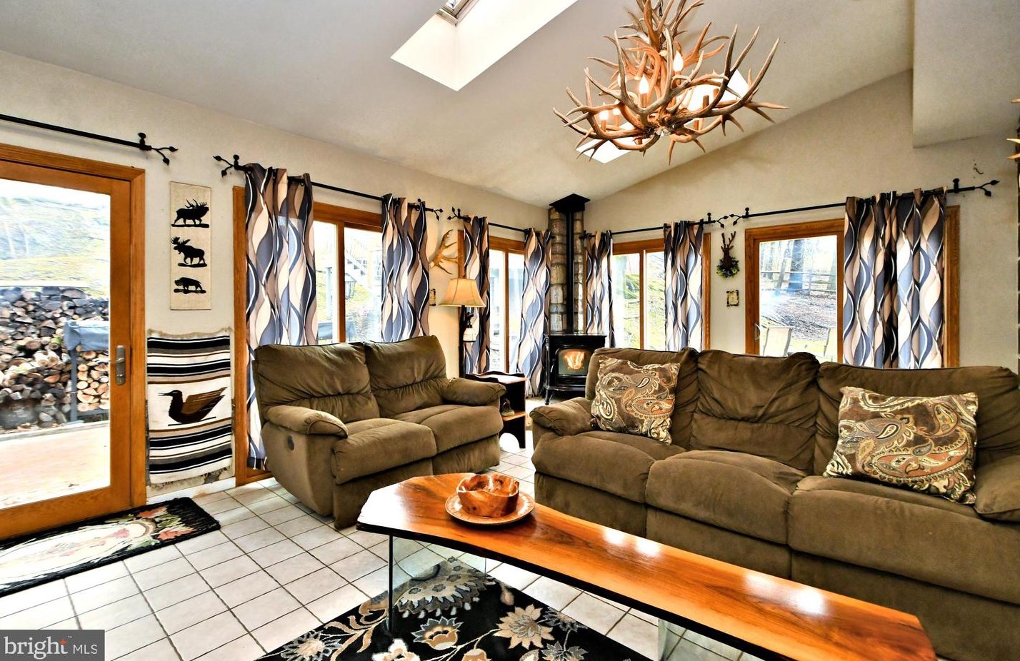 8 Country Ln, Douglassville PA  19518-9627 exterior