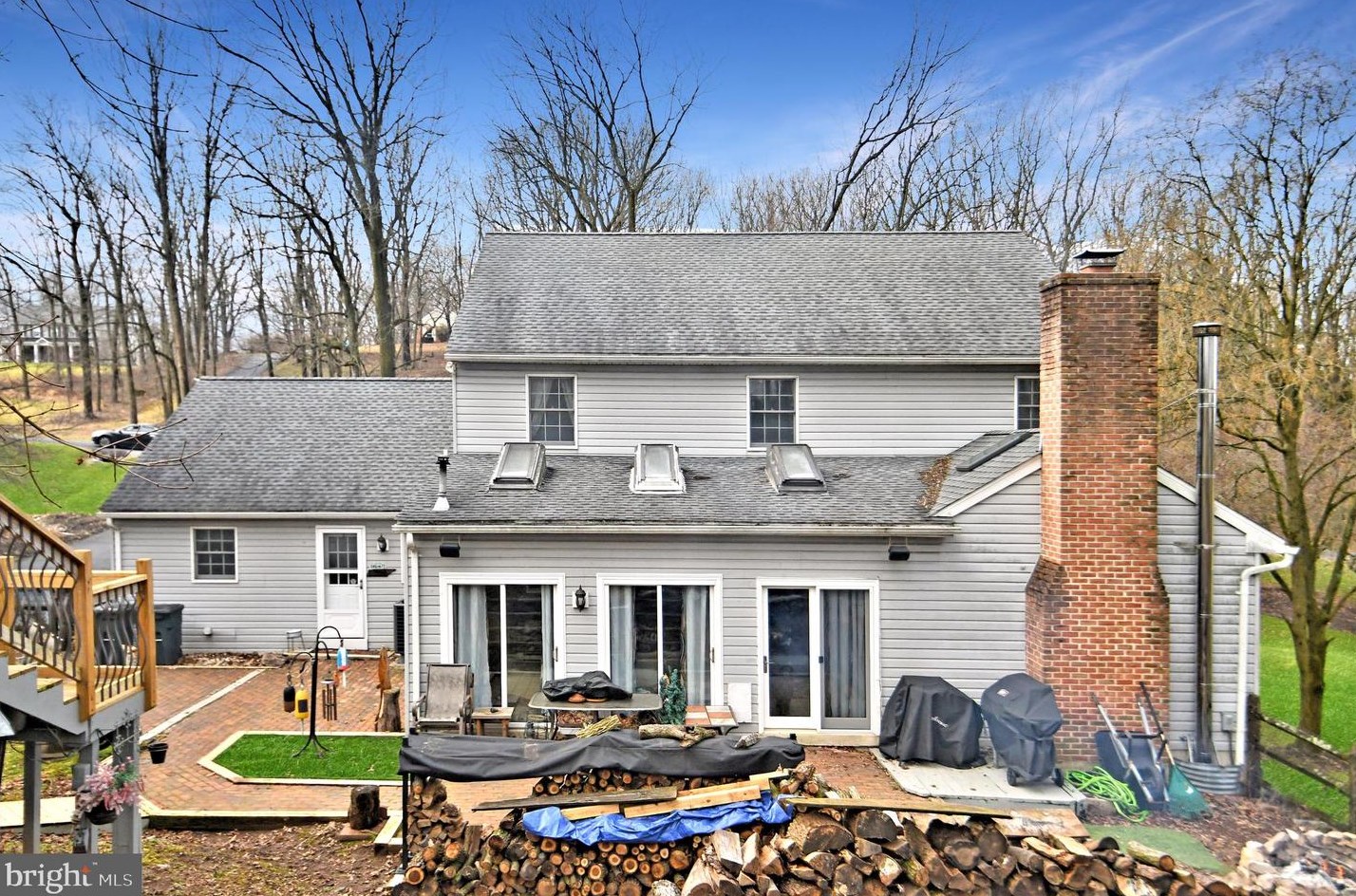 8 Country Ln, Douglassville PA  19518-9627 exterior