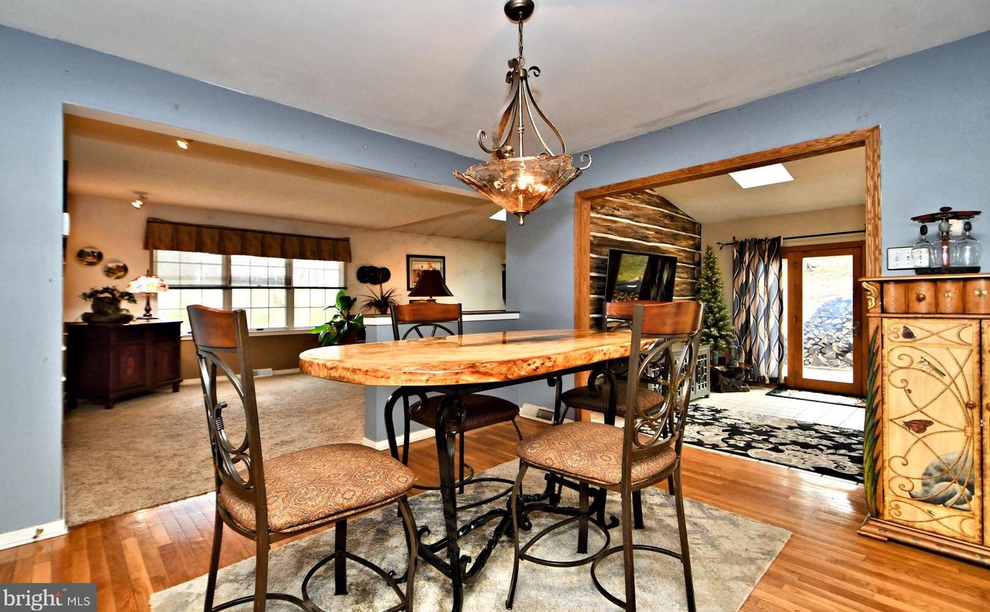 8 Country Ln, Douglassville PA  19518-9627 exterior