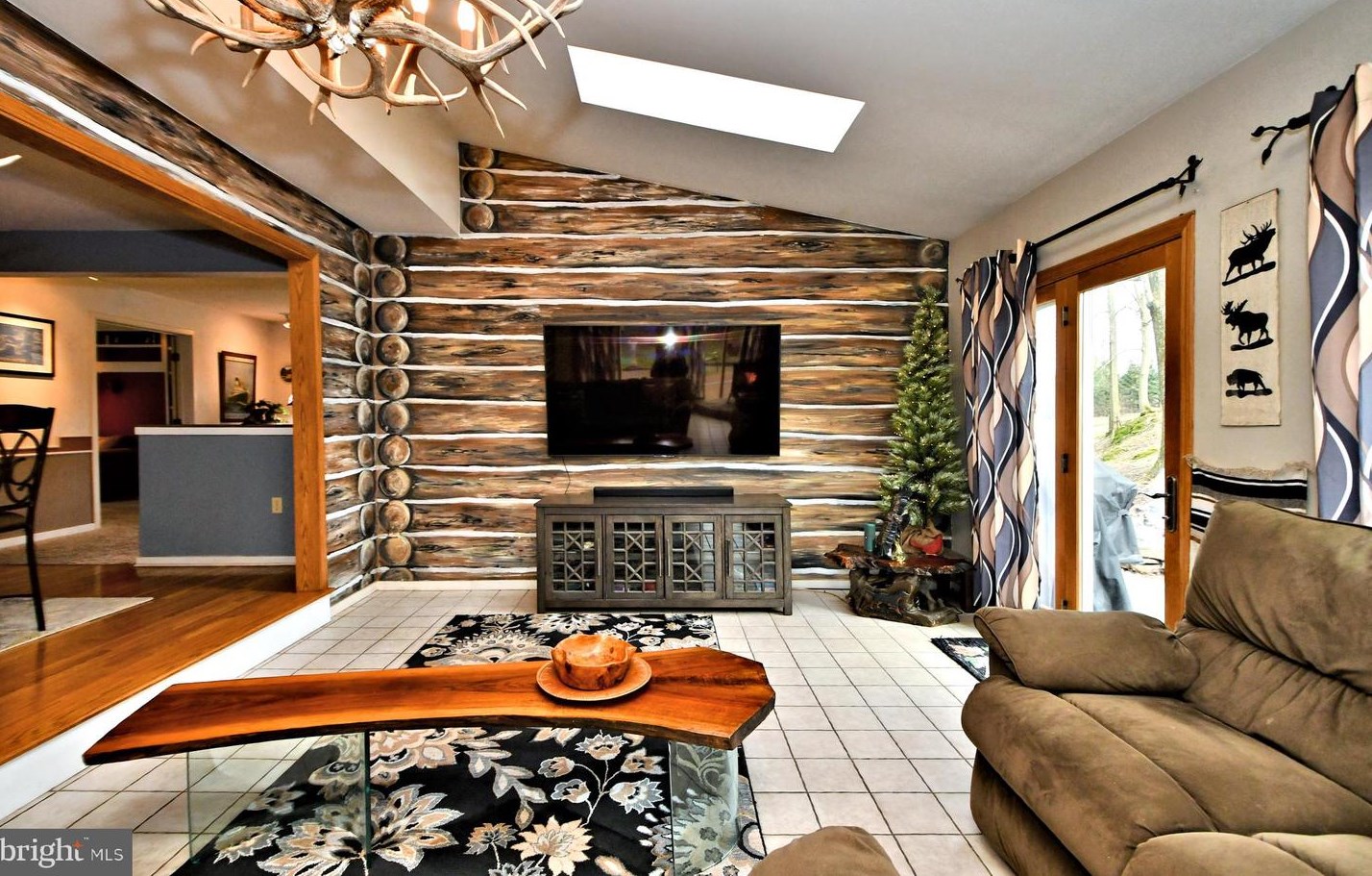 8 Country Ln, Douglassville PA  19518-9627 exterior