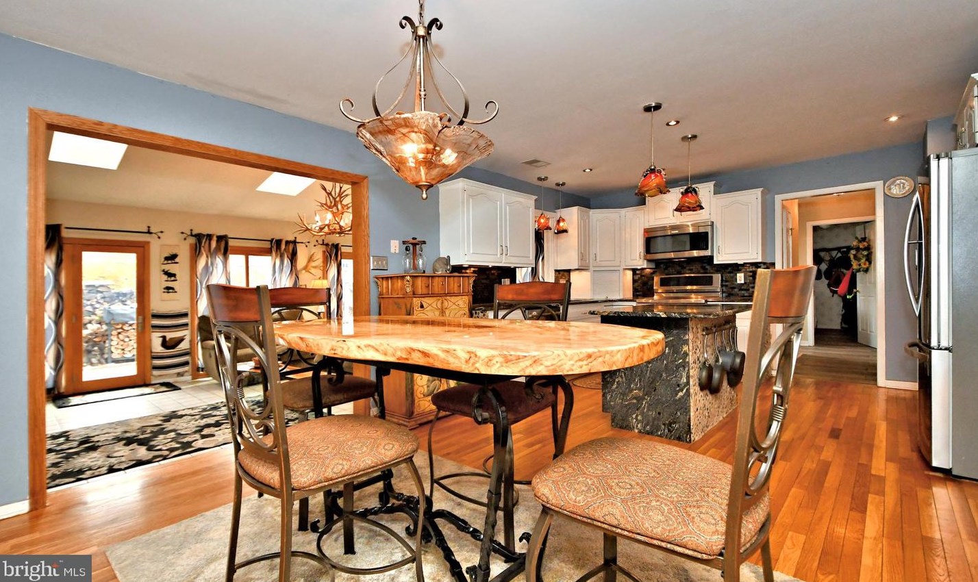 8 Country Ln, Douglassville PA  19518-9627 exterior