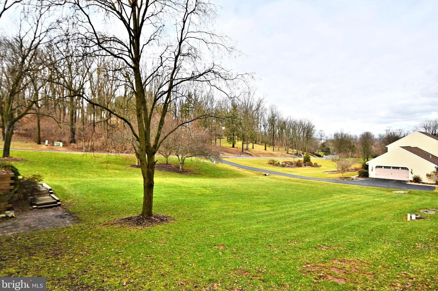 8 Country Ln, Douglassville PA  19518-9627 exterior