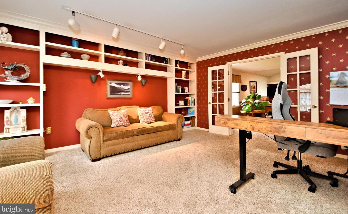 8 Country Ln, Douglassville PA  19518-9627 exterior