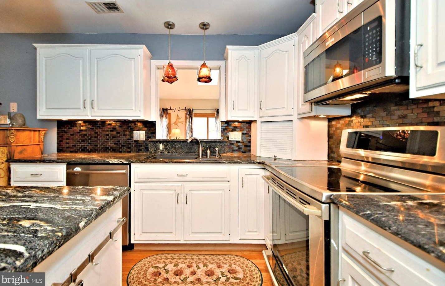 8 Country Ln, Douglassville PA  19518-9627 exterior