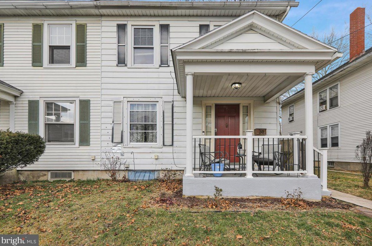 30 N Wayne St, Robesonia, PA 19551