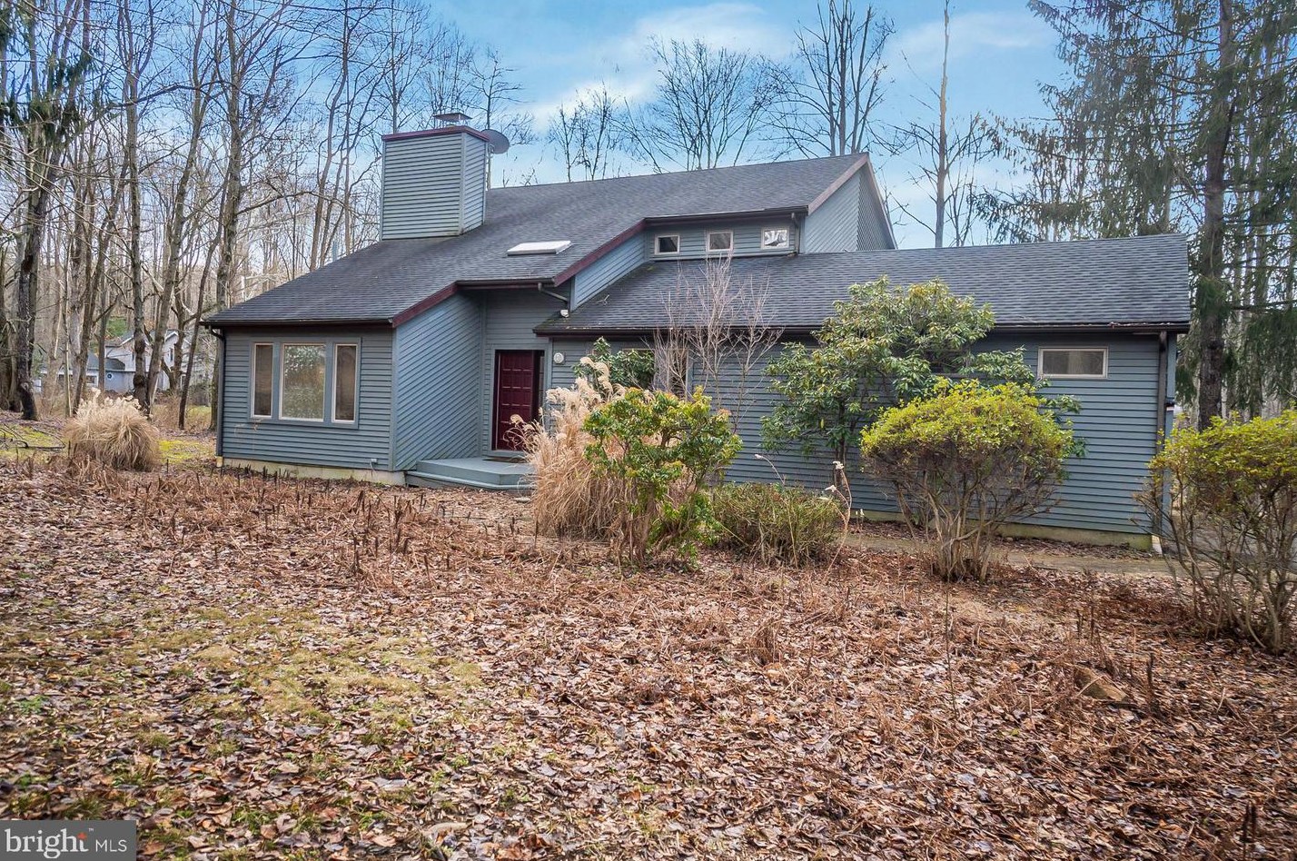 1104 Barbara Dr, Alburtis, PA 18011-2611