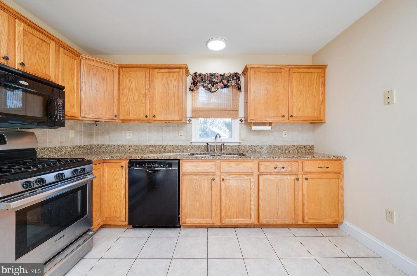 3800 Hilltop Ave, Reading PA  19605-1142 exterior