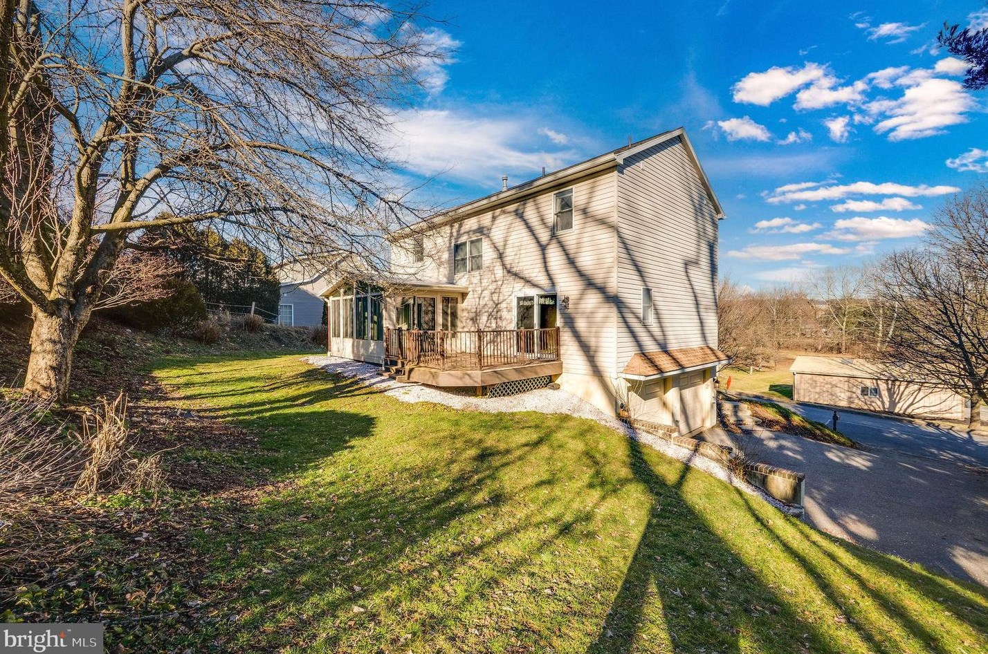 3800 Hilltop Ave, Reading PA  19605-1142 exterior