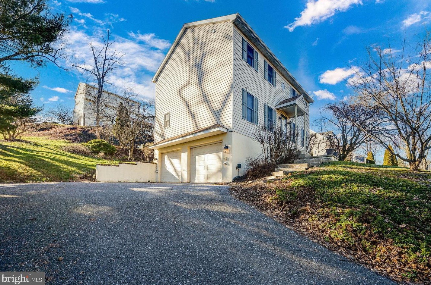 3800 Hilltop Ave, Reading PA  19605-1142 exterior