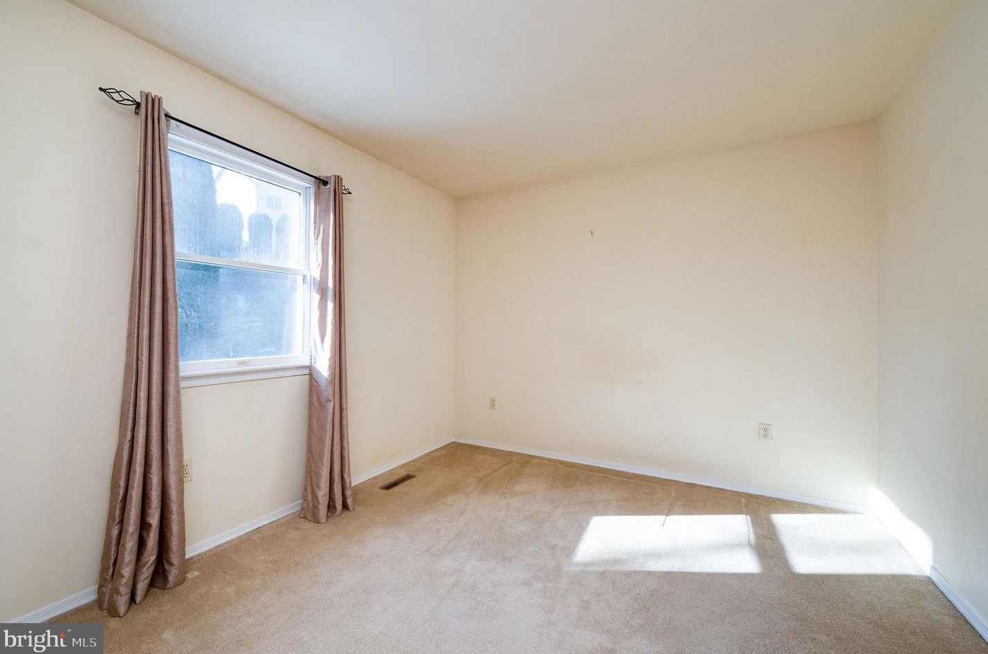 3800 Hilltop Ave, Reading PA  19605-1142 exterior